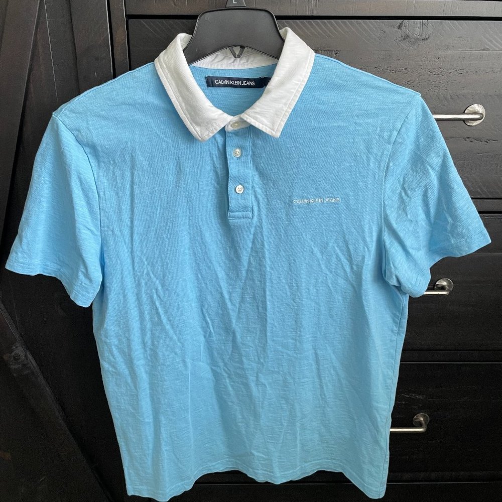 Beautiful Calvin Klein men's shirt light blue/white collar